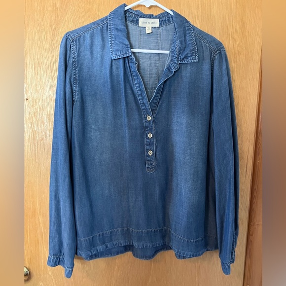 Cloth & Stone 💖 Cute denim top. EUC from Anthropologie. - Picture 3 of 14